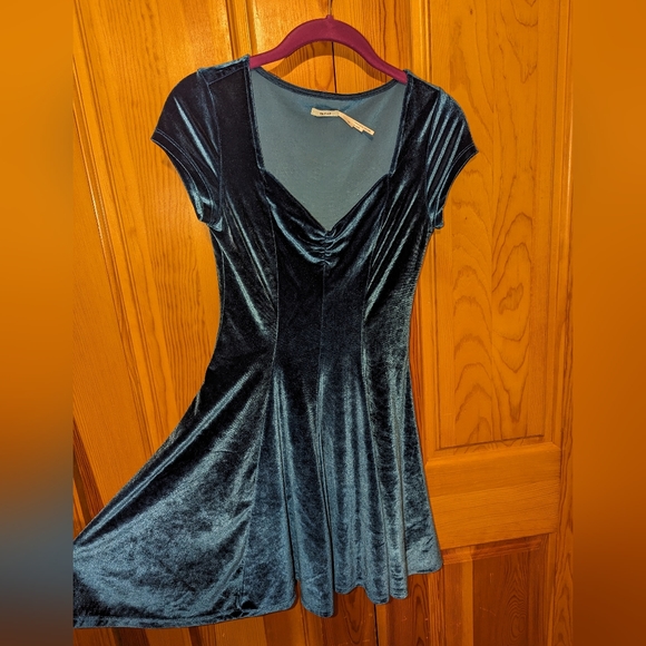 Kimchi Blue Velvet Mini Dress - Picture 4 of 6